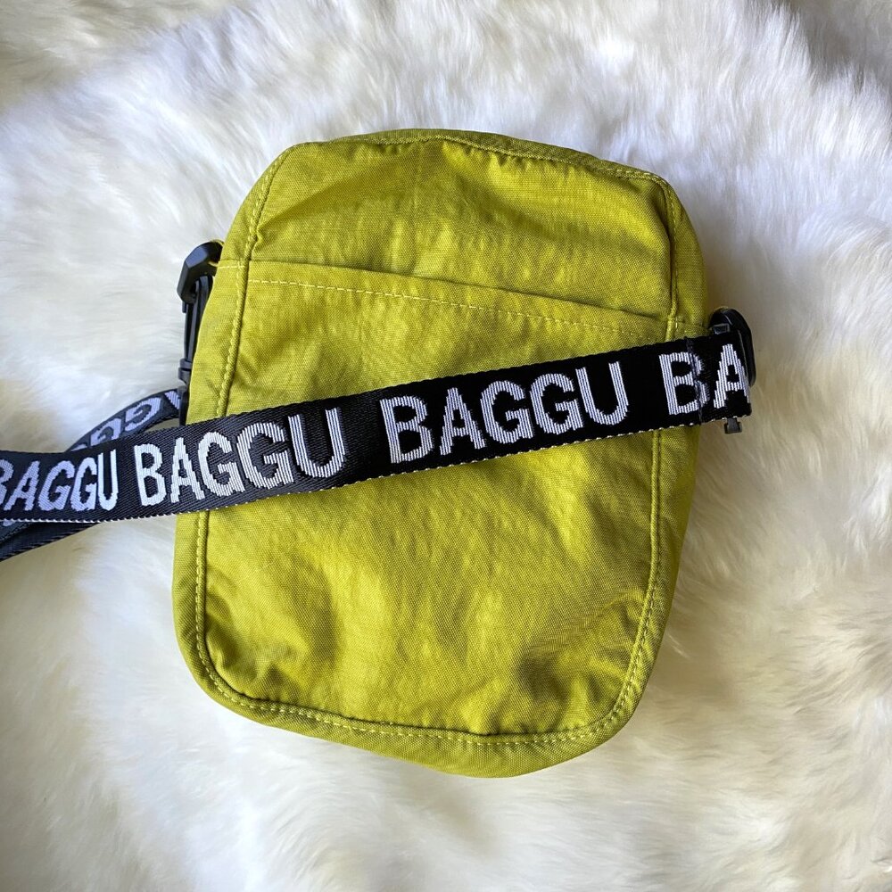 NWT Baggu Sport Crossbody - Chartreuse w/ OG White Logo Strap - Picture 2 of 4